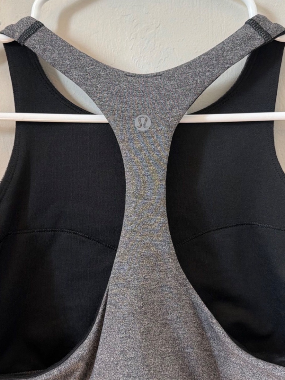 Lululemon - Picture 3 of 3